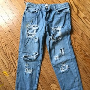 FOREVER 21 RIPPED JEANS